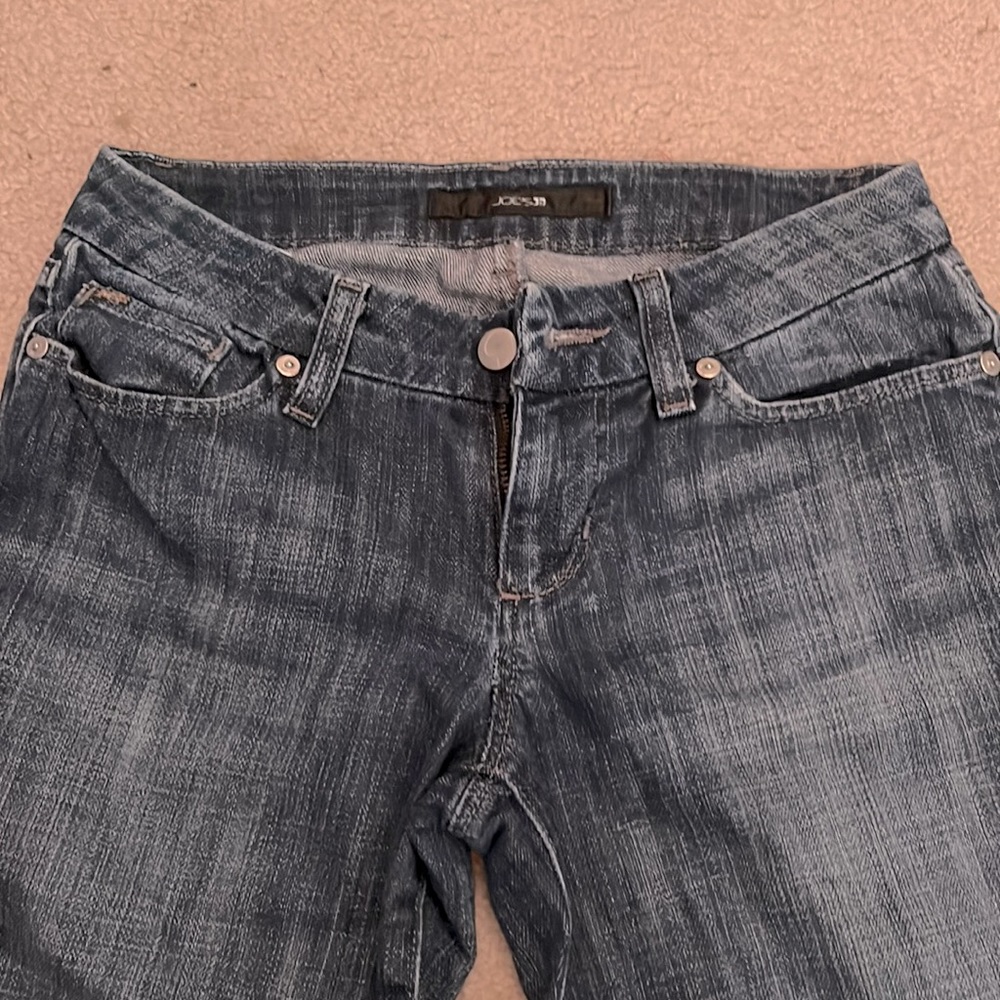 Super lightweight bootcut dark wash with some distress Joe’s Jeans. NO HOLES!